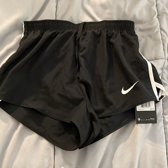 Mislabeled Nike dri-fit running shorts. Really kids small NWT - Picture 2 of 4